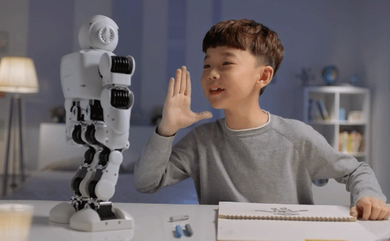 最好玩的教育机器人：优必选Alpha Ebot来啦！