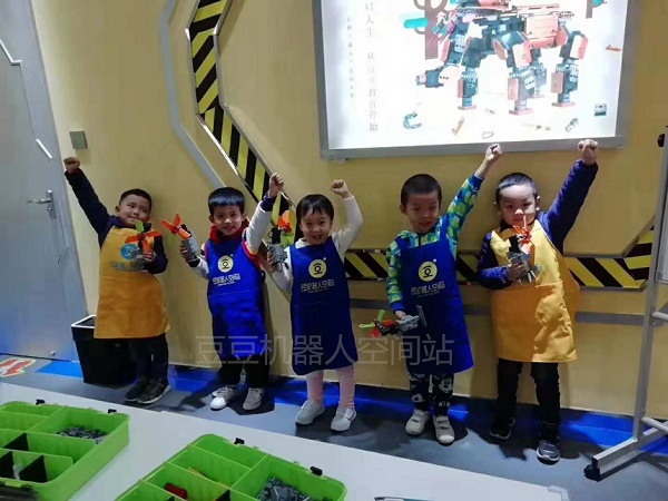 孩子们为什么那么喜欢学习机器人课程？