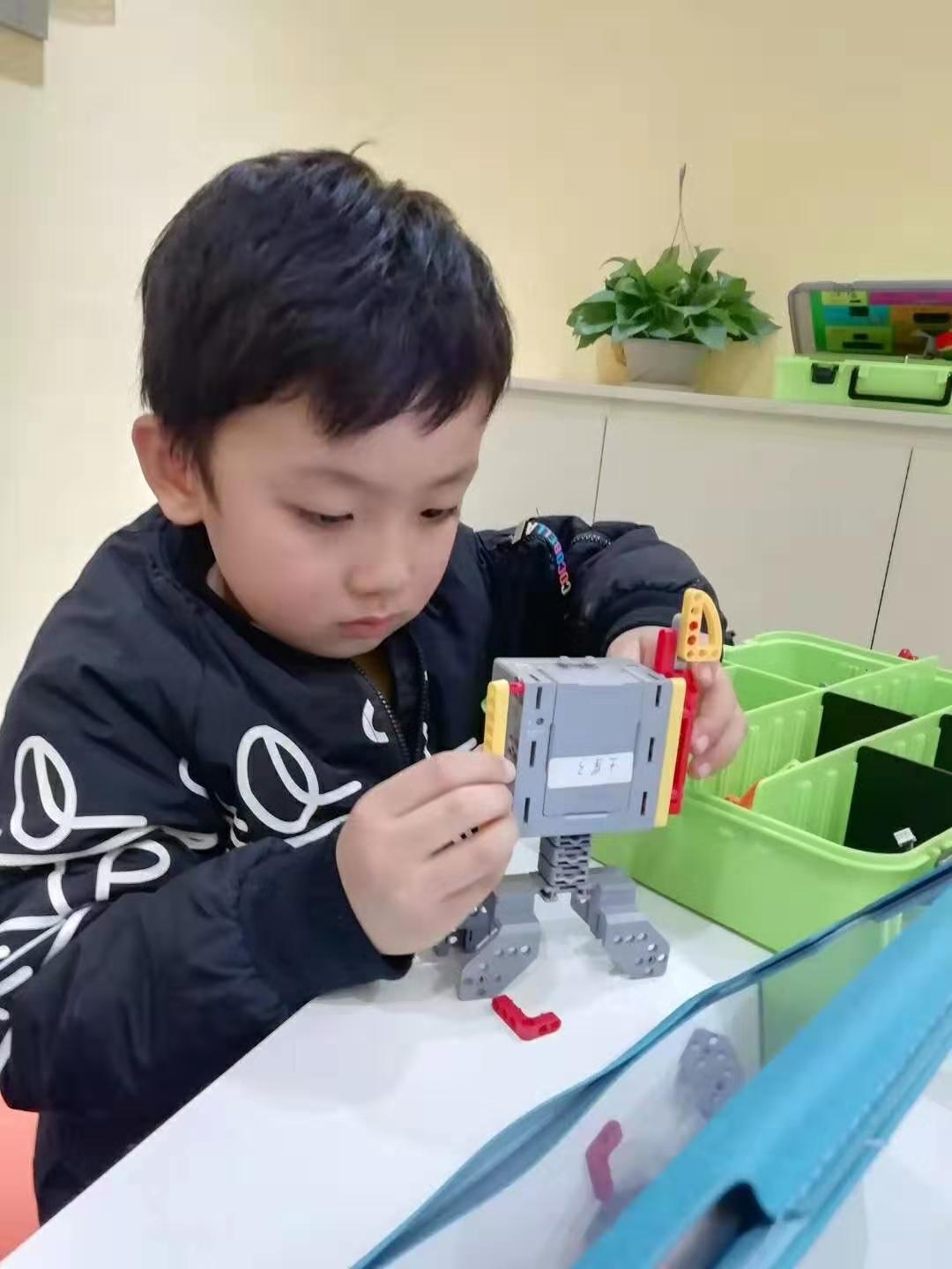 豆豆机器人空间站